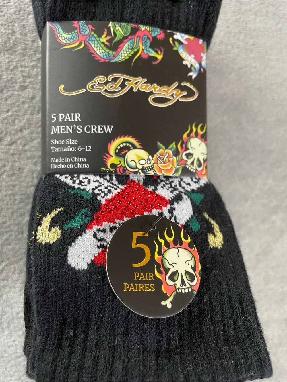 Ed Hardy Mens Cushioned Crew Socks 5 Pair (3 Black, 2 White)
